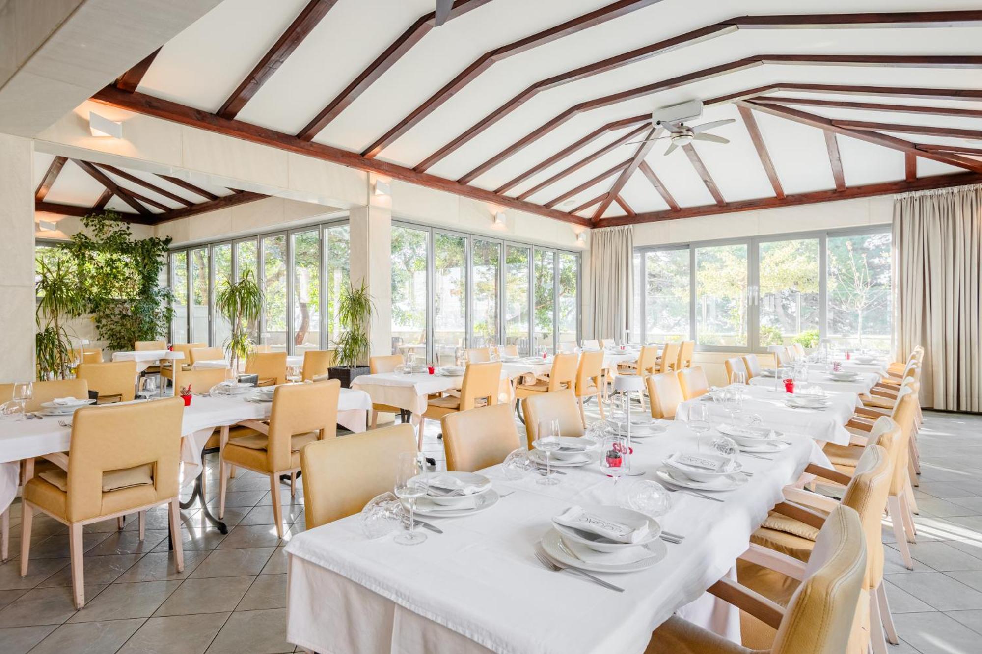 Rogac Rooms & Restaurant Омиш Экстерьер фото
