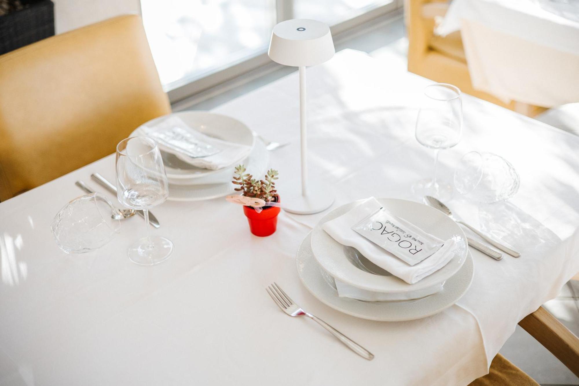 Rogac Rooms & Restaurant Омиш Экстерьер фото