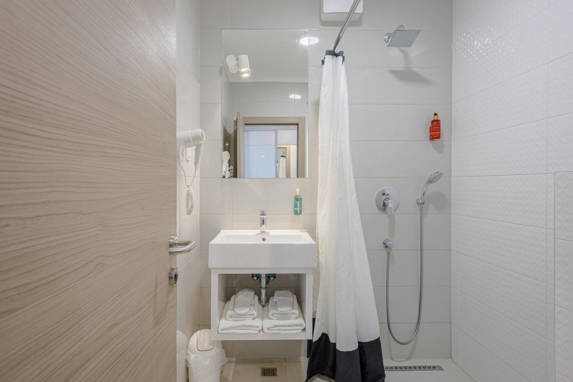Rogac Rooms & Restaurant Омиш Экстерьер фото